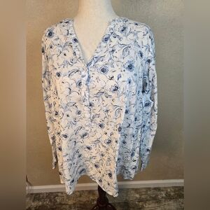 Lane Bryant Blue On White Floral Blouse 18/20 (6116)